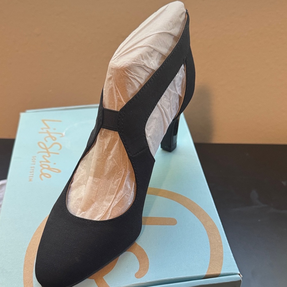 Life Stride Classic Black Heels
